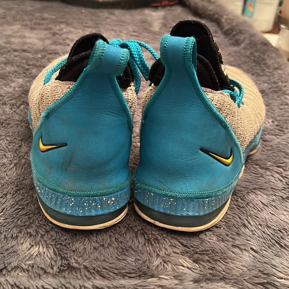 Nike LeBron 16 South Beach - Picture 4 of 5